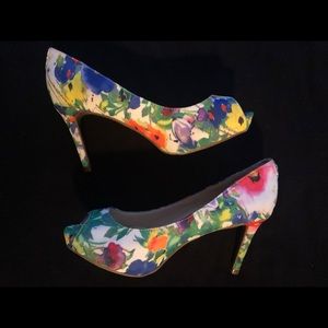 Liz Claiborne floral heels, size 5